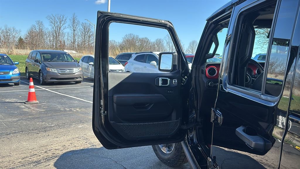 Used 2021 Jeep Gladiator Rubicon AWD/4WD image 11
