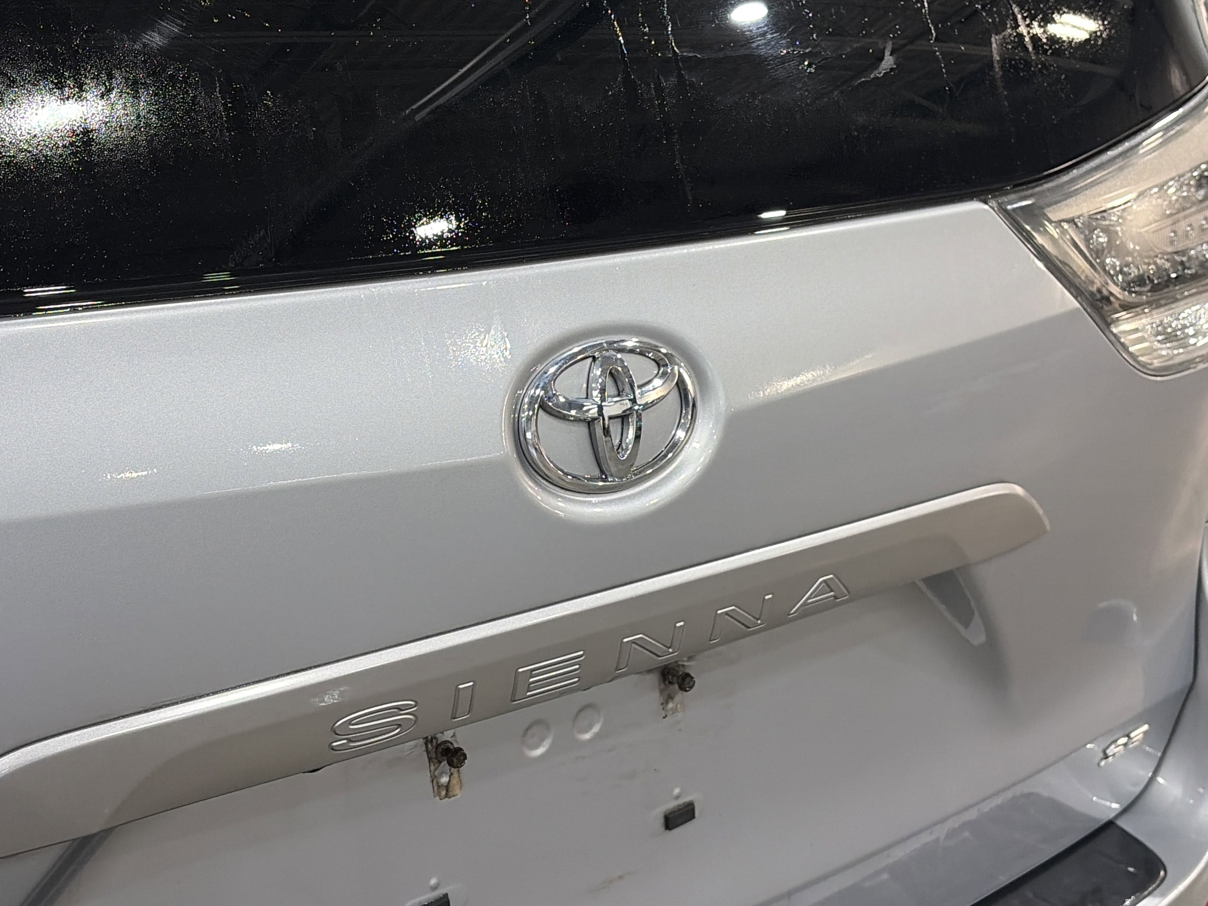 Used 2013 Toyota Sienna SE w/ Premium Pkg w/Entune FWD image 7