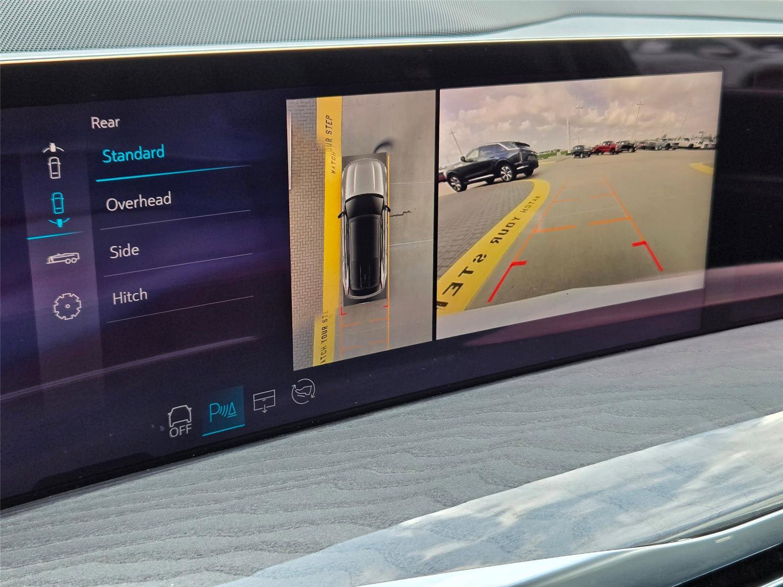 Certified 2025 Cadillac Escalade IQ Luxury 2 w/ LPO, Premium Carpet Package AWD/4WD image 20