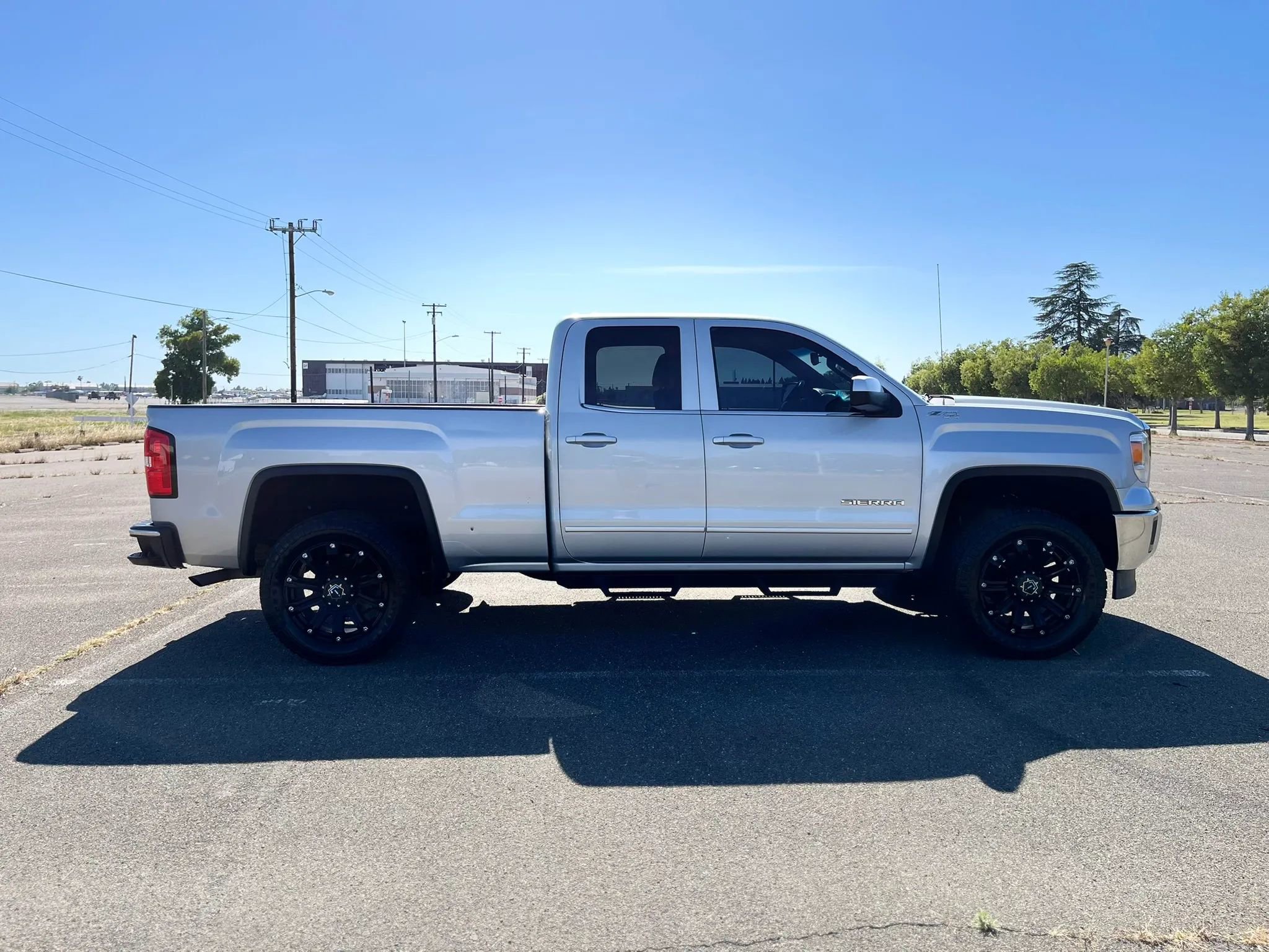 Used 2014 GMC Sierra 1500 SLE w/ SLE Value Package AWD/4WD image 4