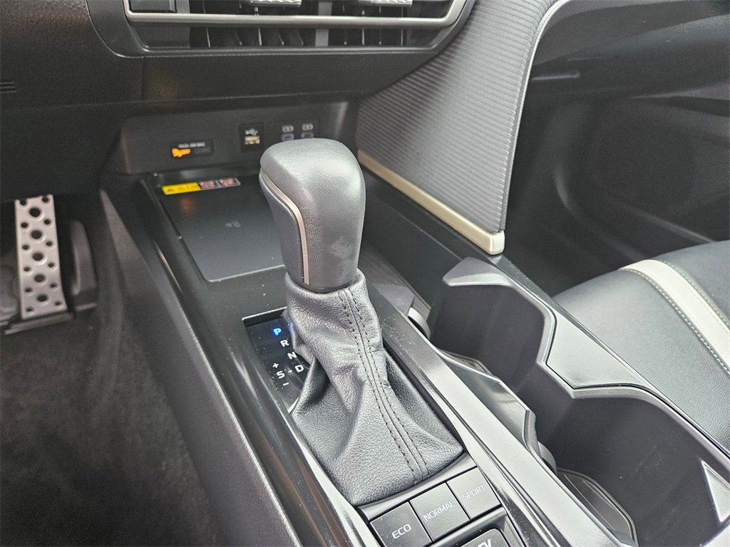 Used 2025 Toyota Camry SE image 28