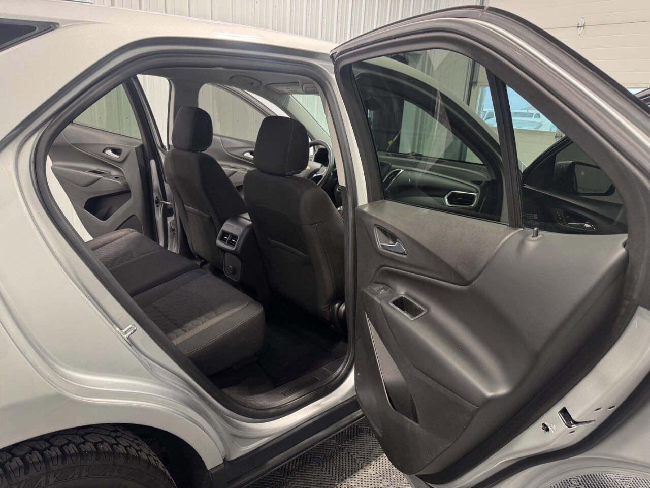 Used 2018 Chevrolet Equinox LT image 12