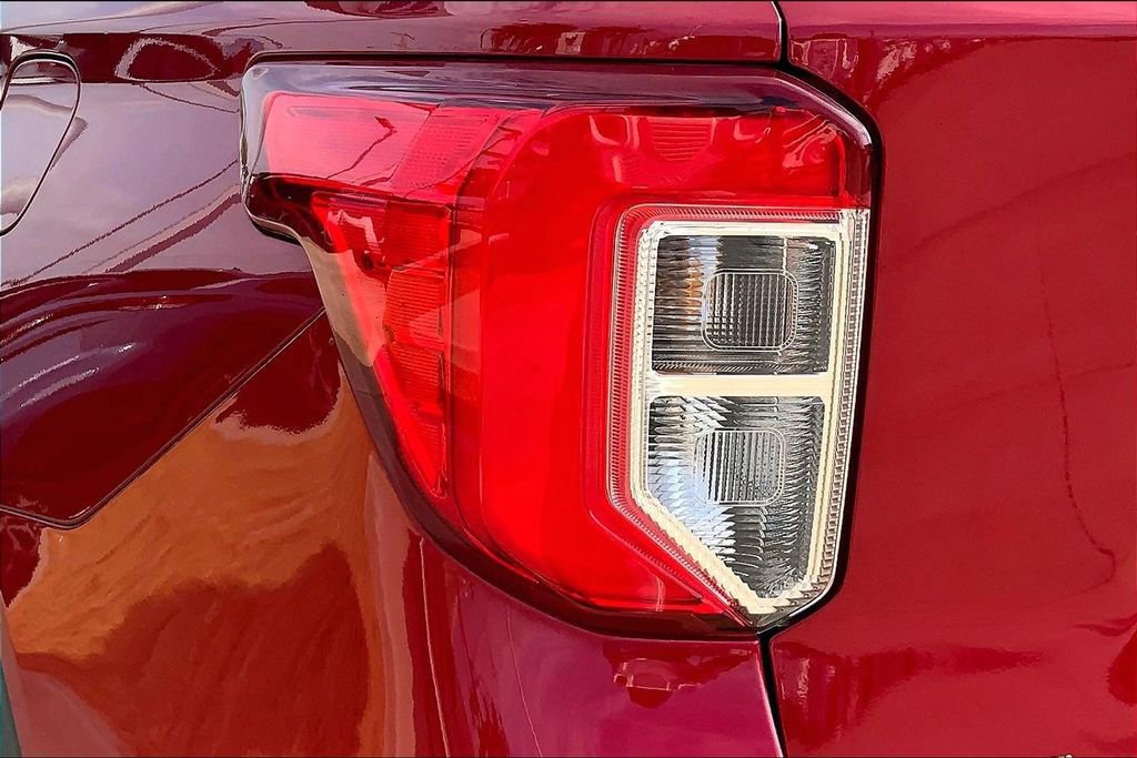 Used 2020 Ford Explorer XLT w/ Equipment Group 202A image 30