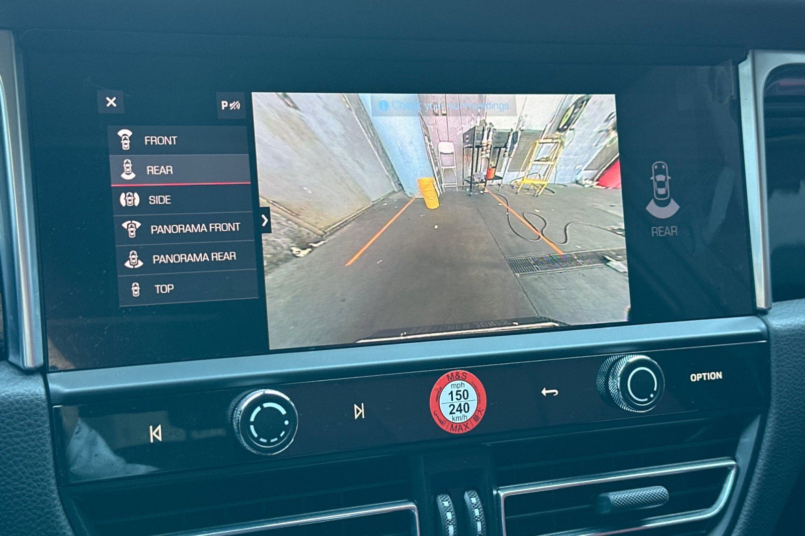 Certified 2023 Porsche Macan Turbo AWD/4WD image 20