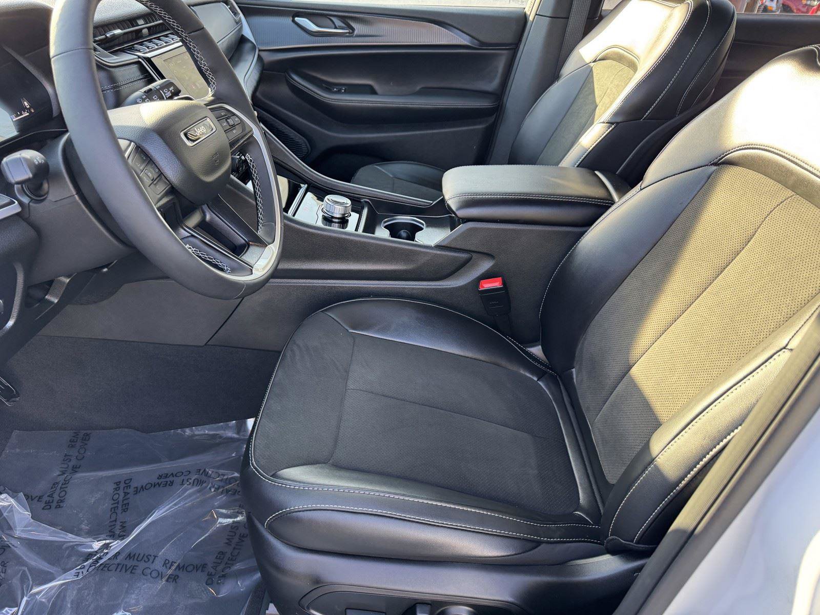 Certified 2025 Jeep Grand Cherokee L Altitude RWD image 27