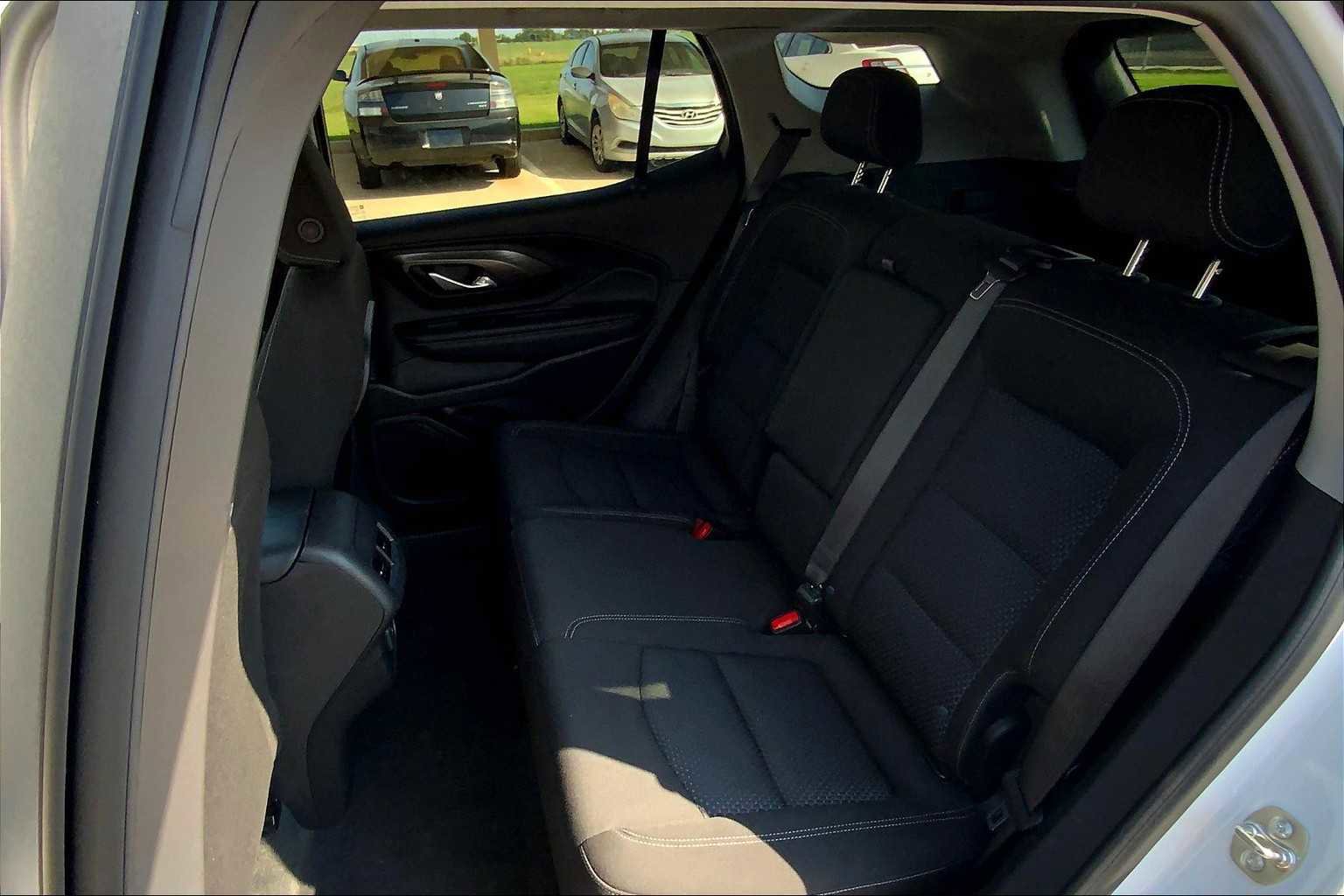 Used 2024 GMC Terrain SLE image 20