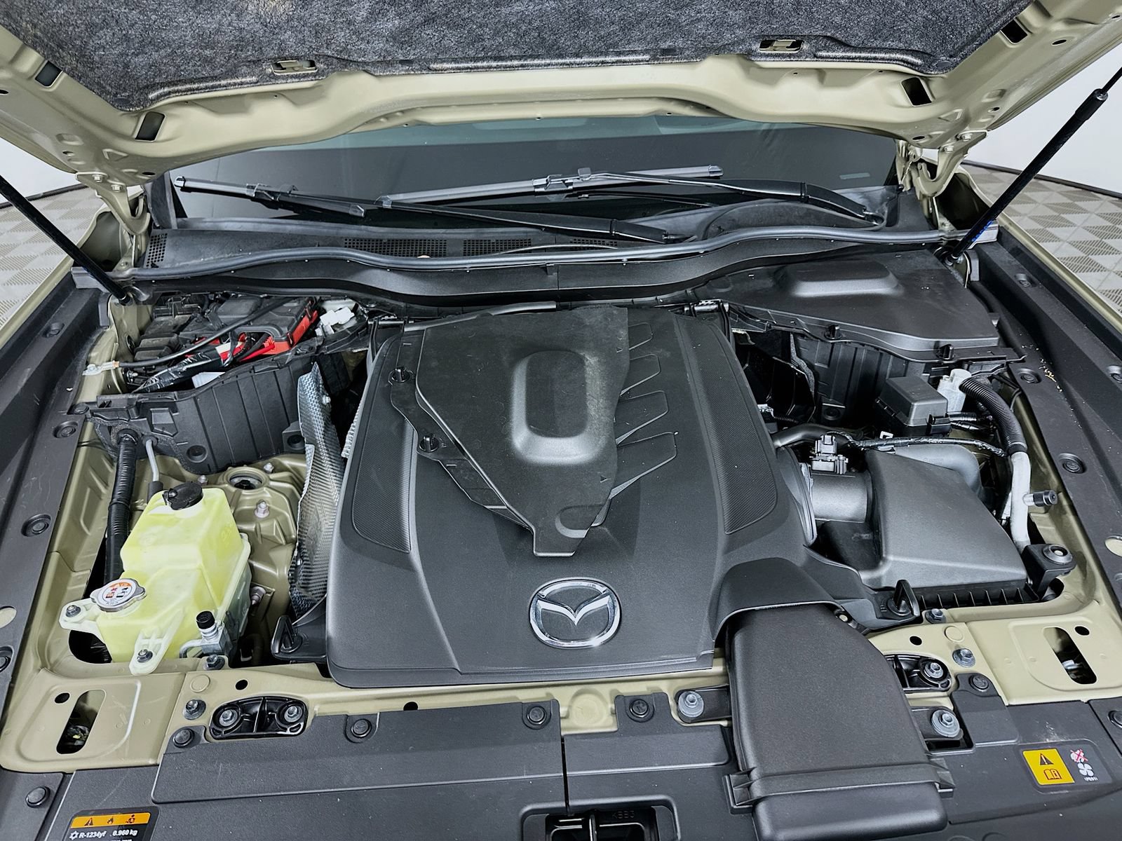 Certified 2025 MAZDA CX-70 Plug-In Hybrid w/ Premium Pkg AWD/4WD image 32