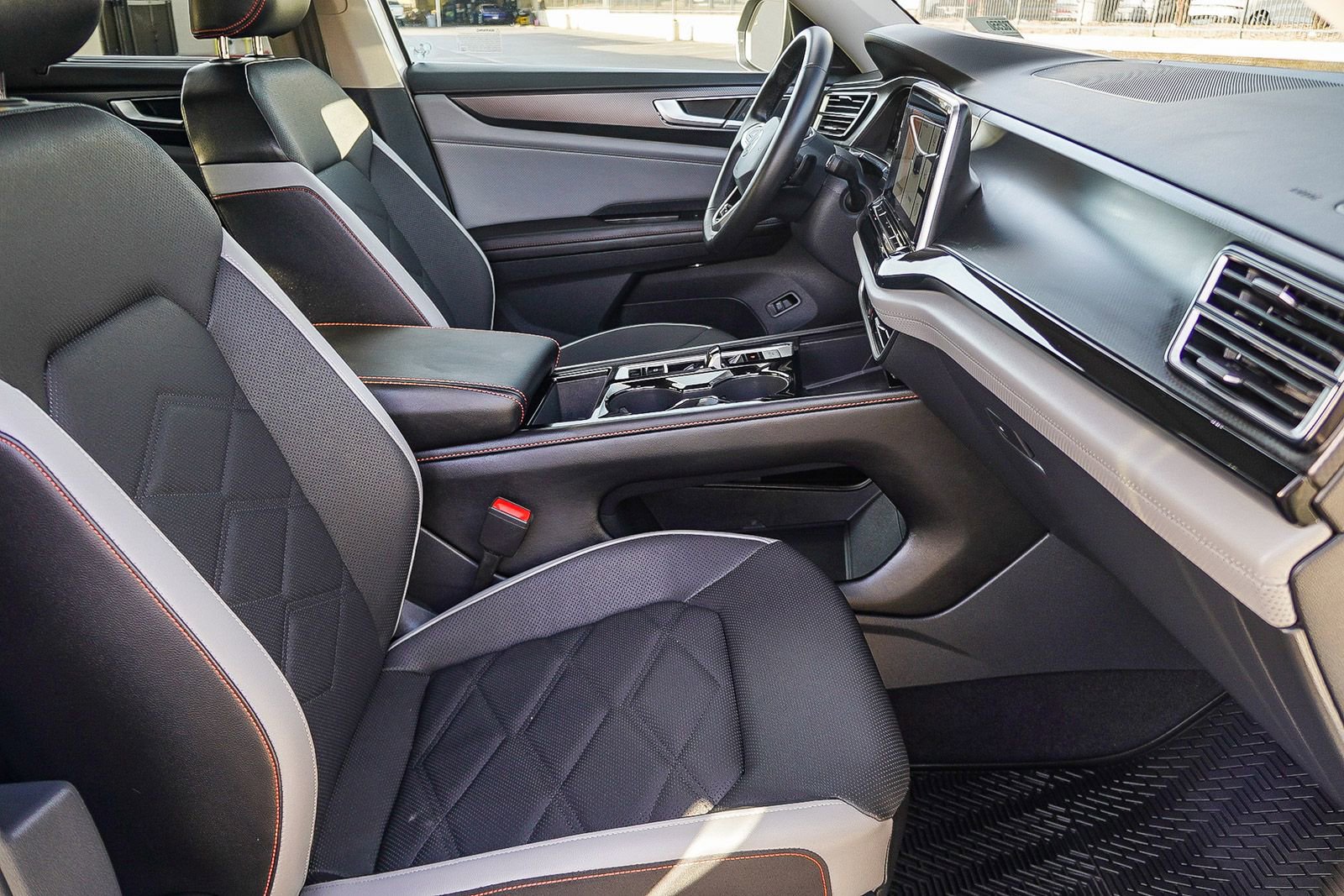 Used 2024 Volkswagen Atlas Peak Edition SEL AWD/4WD image 22