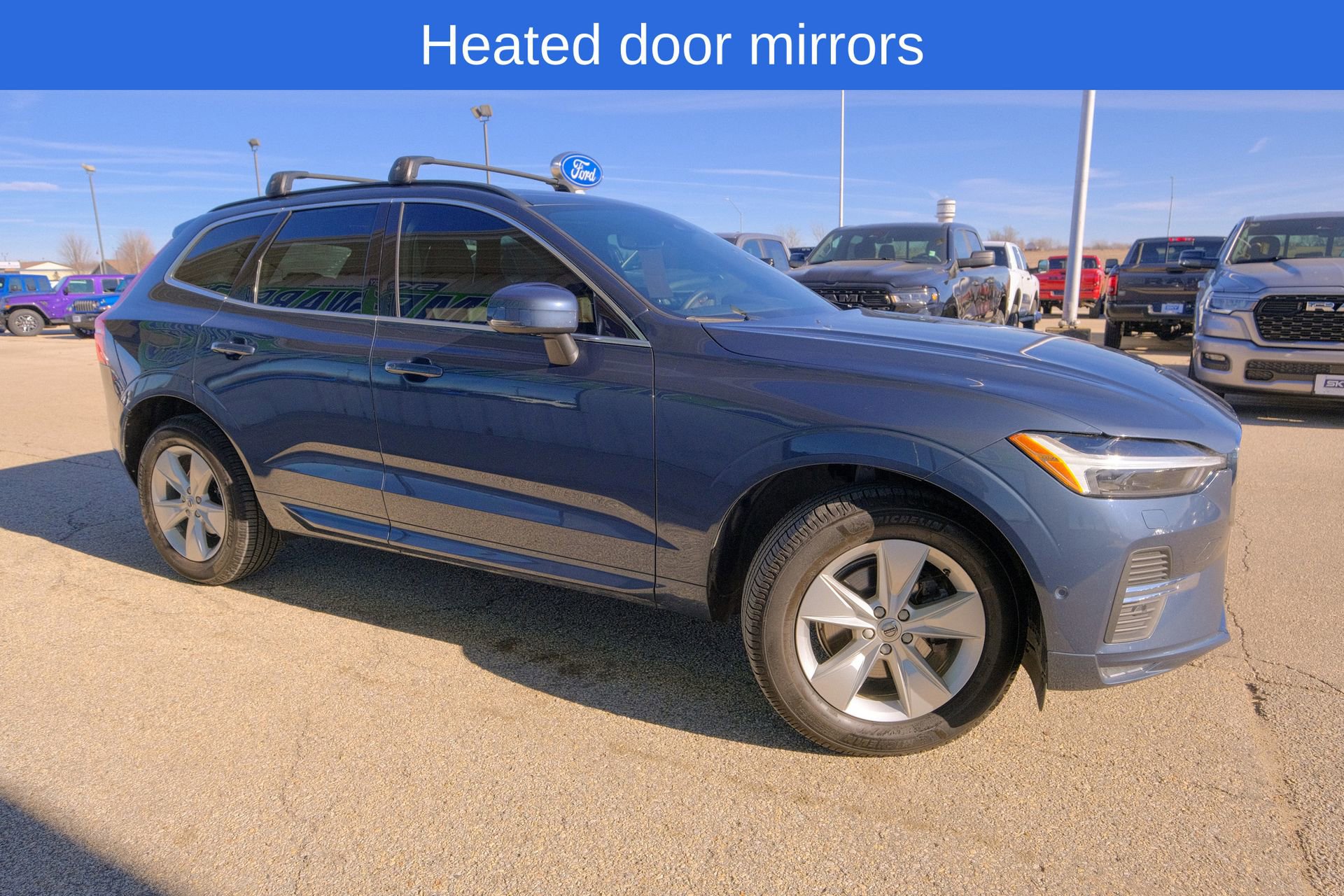 Used 2022 Volvo XC60 B5 Momentum image 12