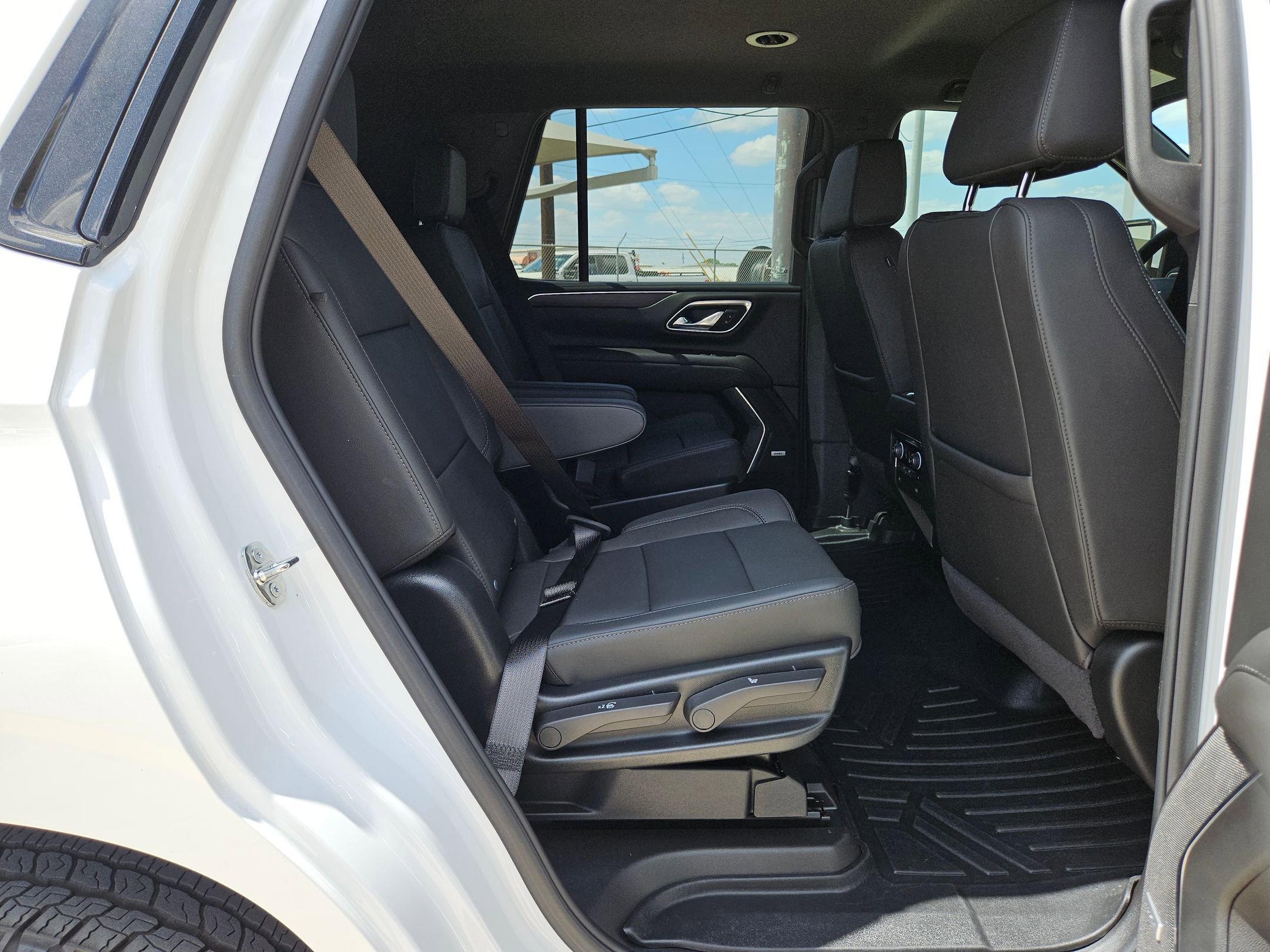 Certified 2024 Chevrolet Tahoe Z71 w/ Luxury Package image 25