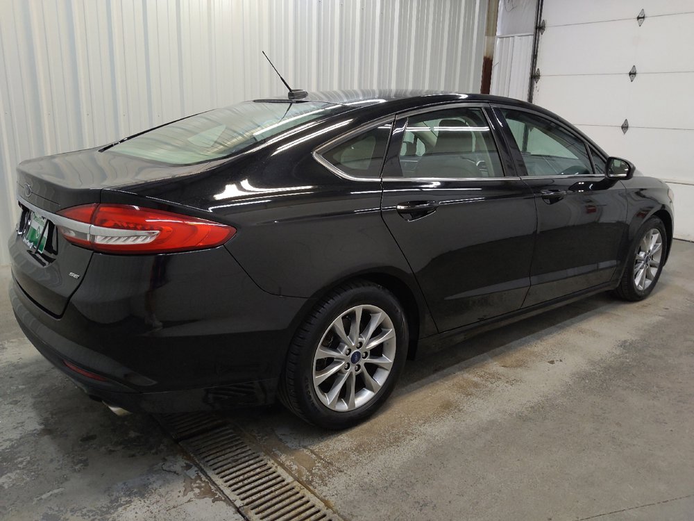 Used 2017 Ford Fusion SE w/ Fusion SE Technology Package FWD image 10
