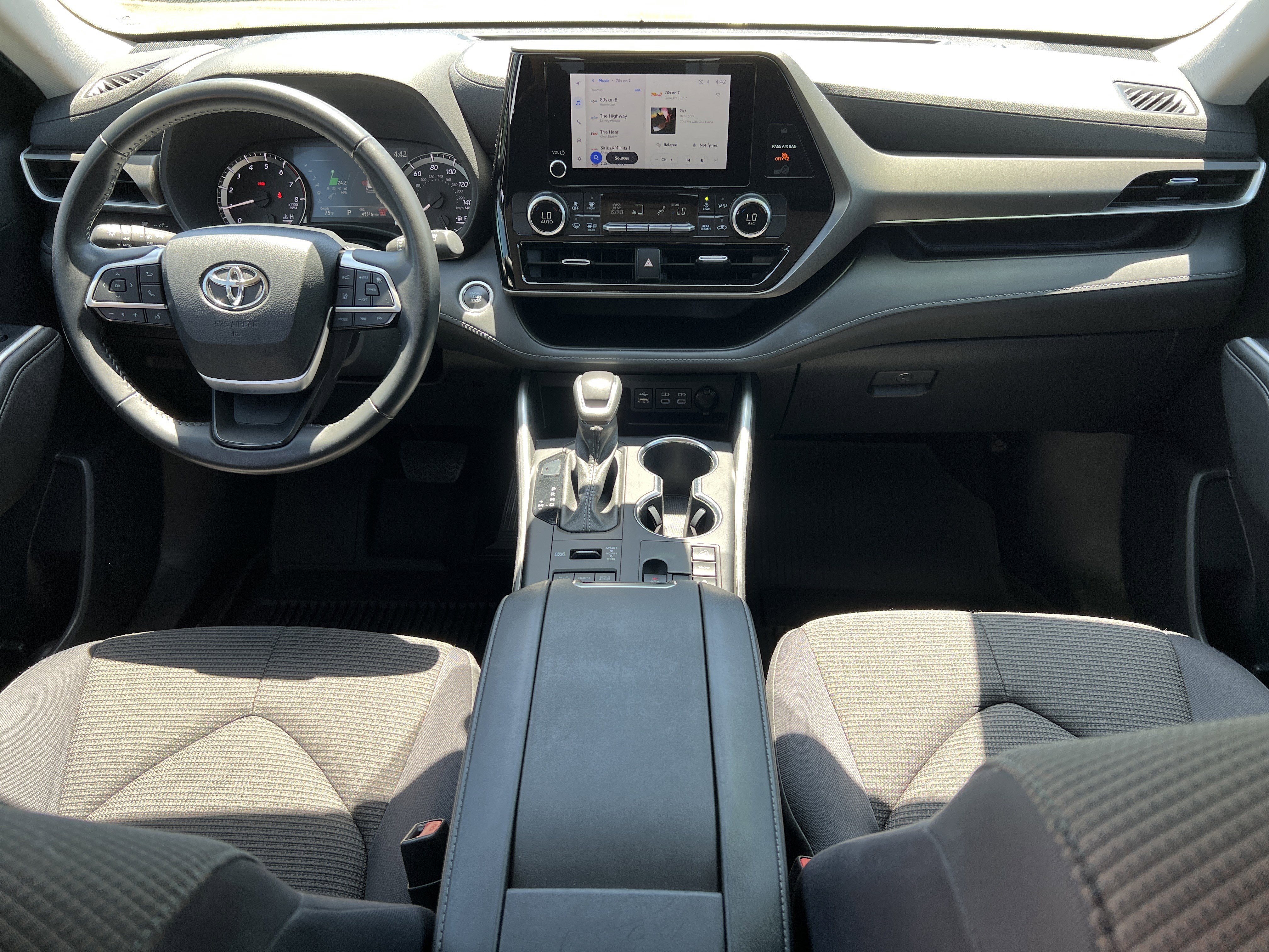 Certified 2024 Toyota Highlander LE AWD/4WD image 4