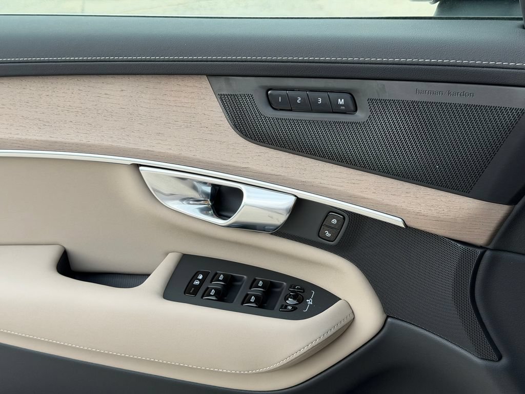 New 2026 Volvo XC90 B6 Plus AWD/4WD image 32