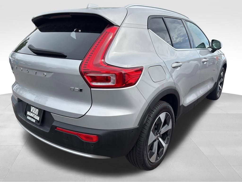 Used 2025 Volvo XC40 B5 Plus AWD/4WD image 9