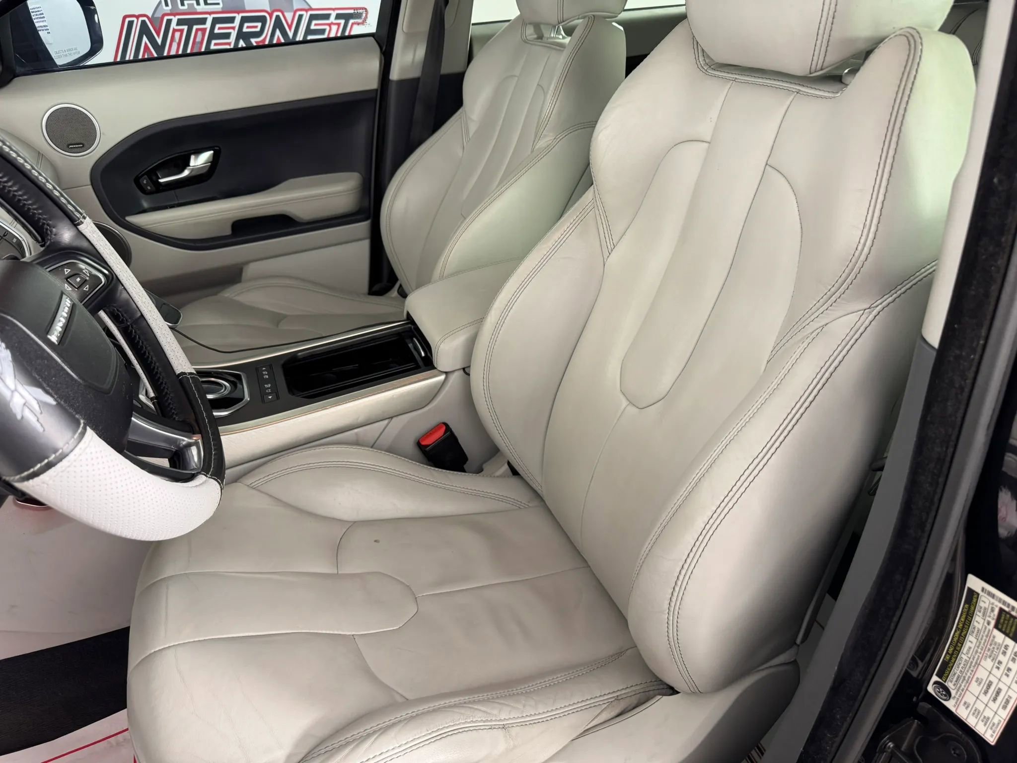 Used 2013 Land Rover Range Rover Evoque Prestige image 34