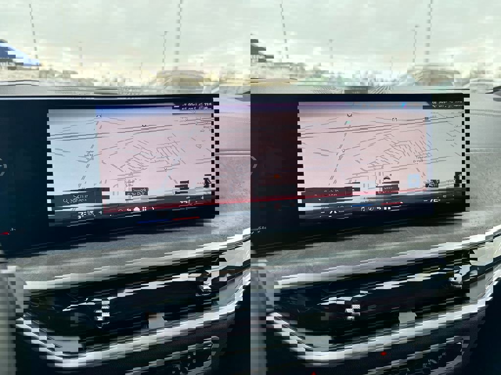 Used 2025 BMW X7 M60i image 15