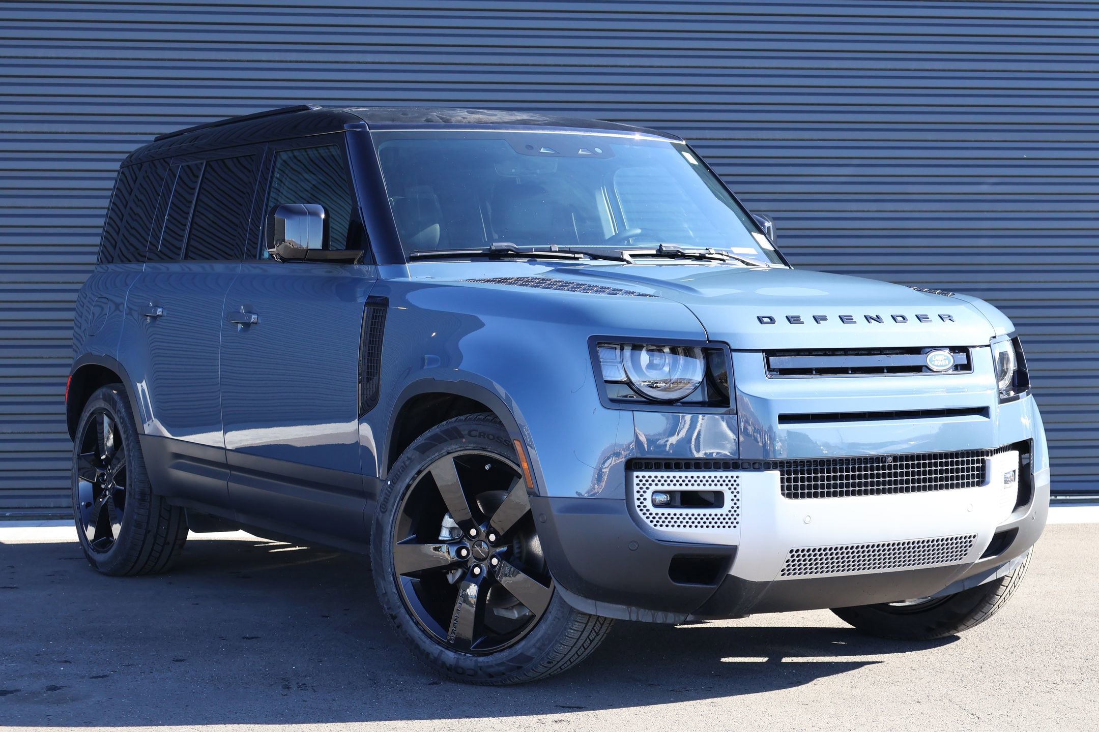 Used 2025 Land Rover Defender 110 S image 3