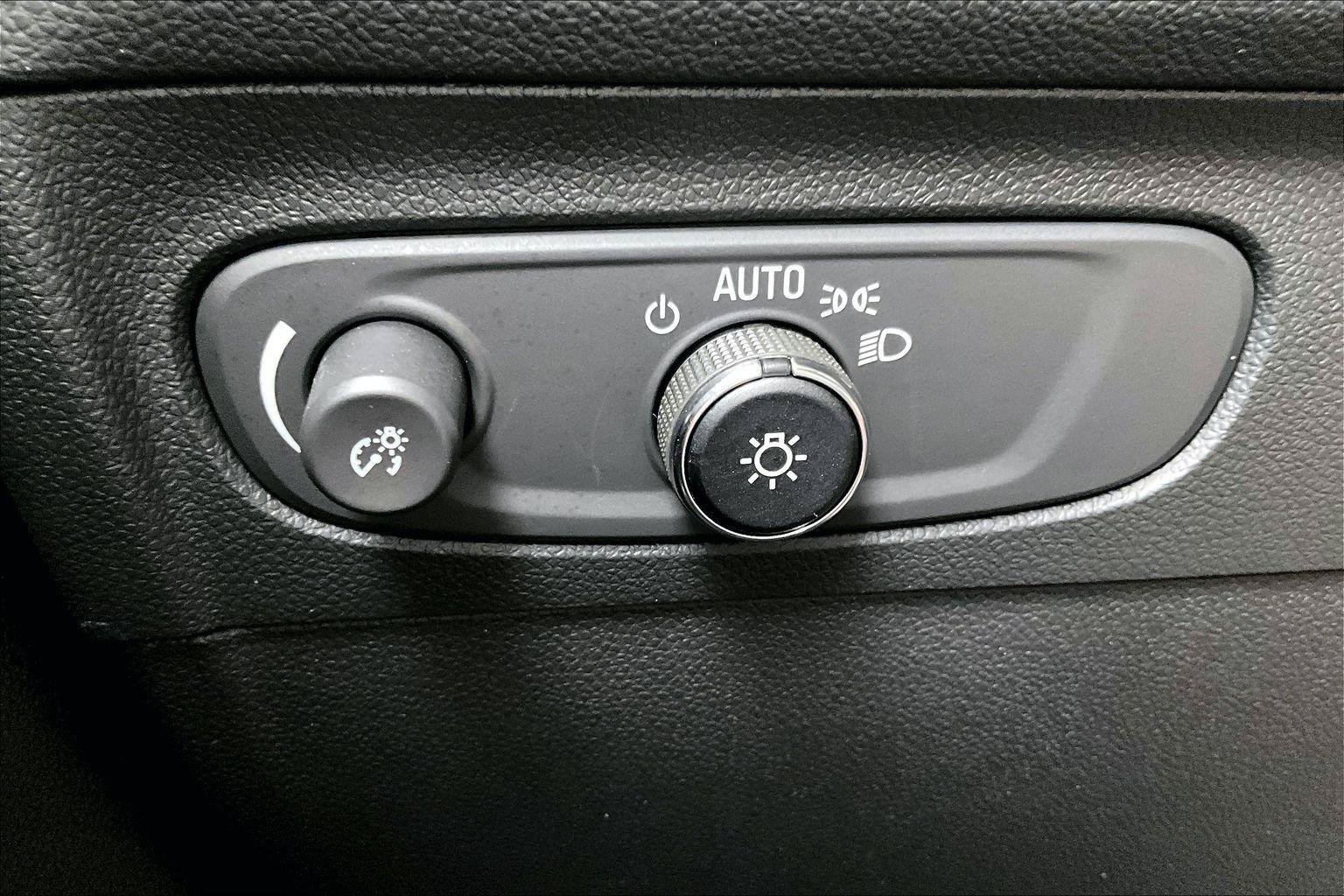 Used 2023 Buick Envision Preferred AWD/4WD image 37