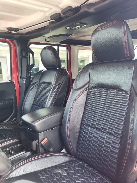 Used 2021 Jeep Wrangler Unlimited Sahara w/ Uconnect 4C Nav & Sound Group image 4