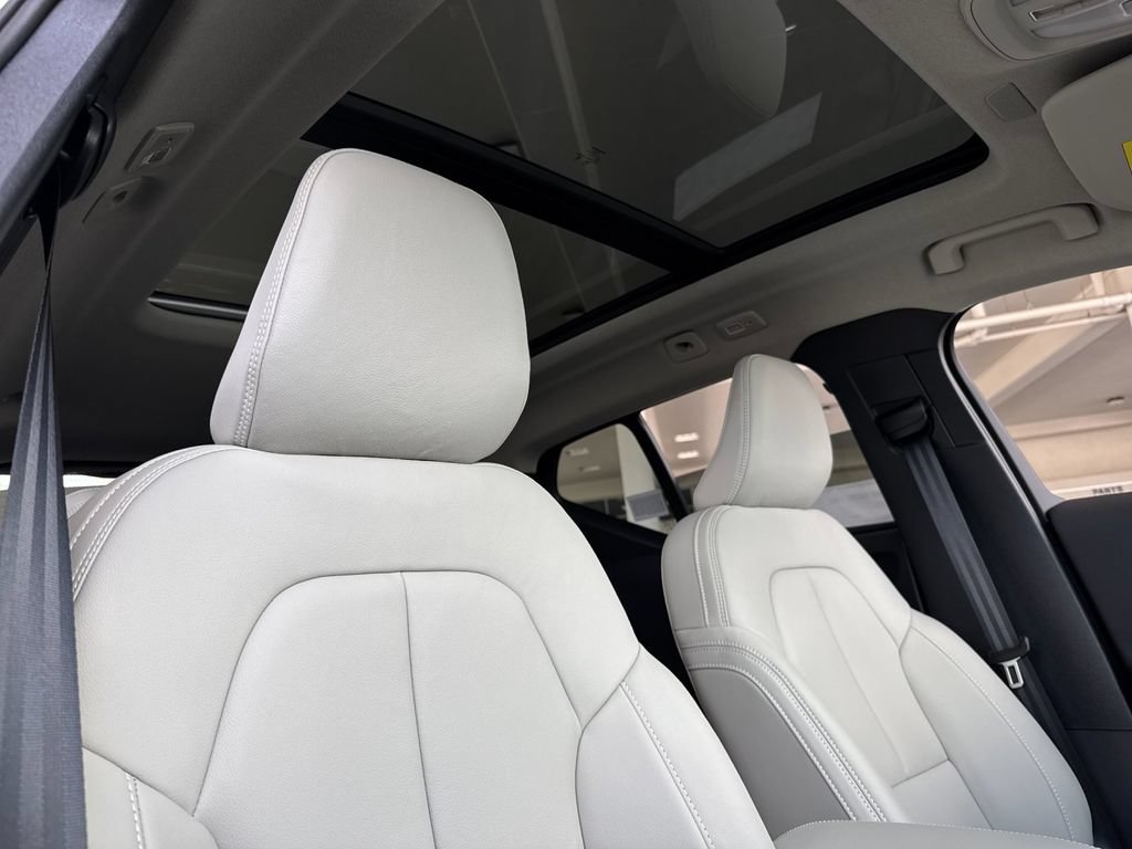 New 2026 Volvo XC40 B5 Plus w/ Protection Package Premier AWD/4WD image 16