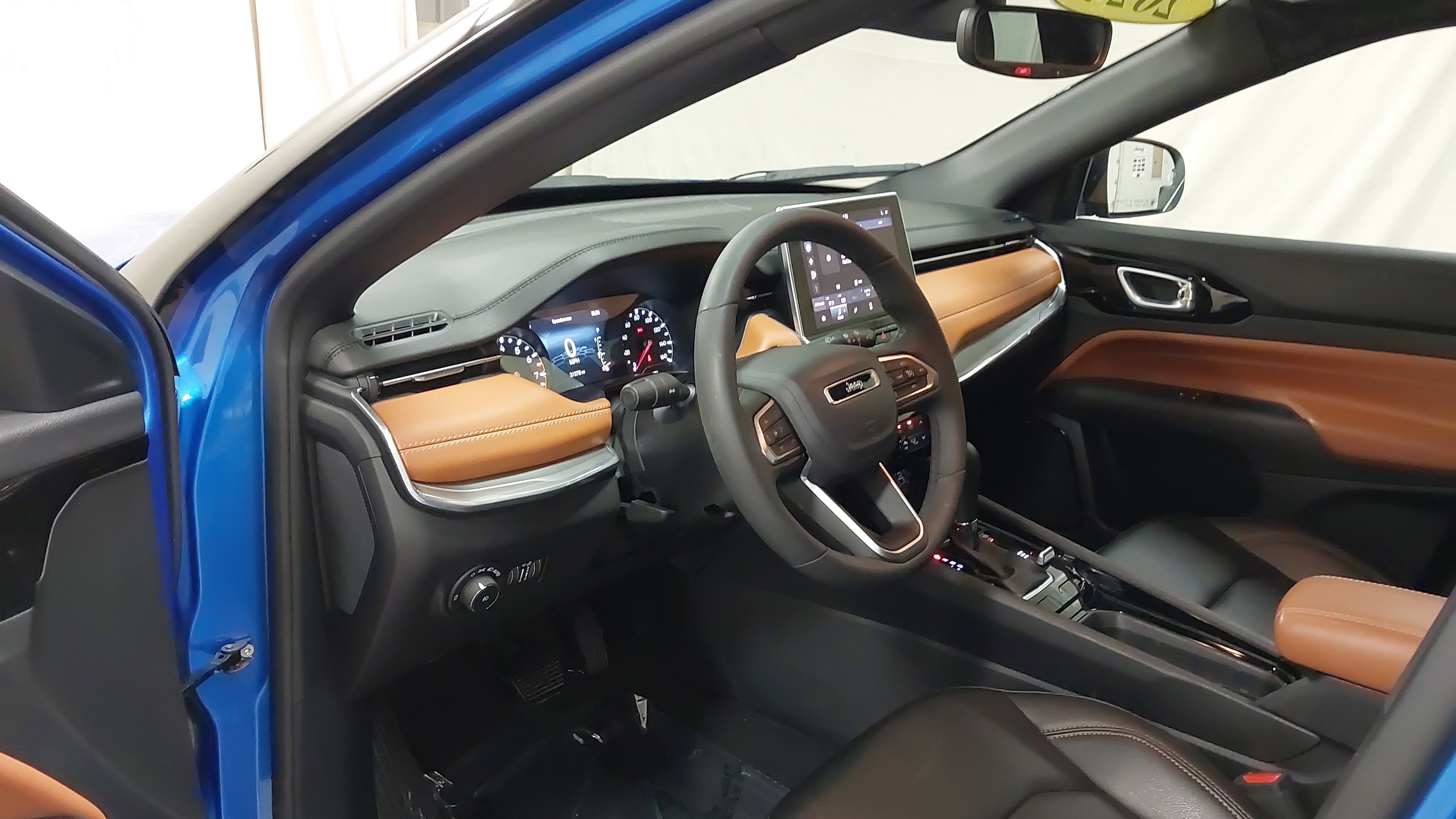 Used 2024 Jeep Compass Limited image 17