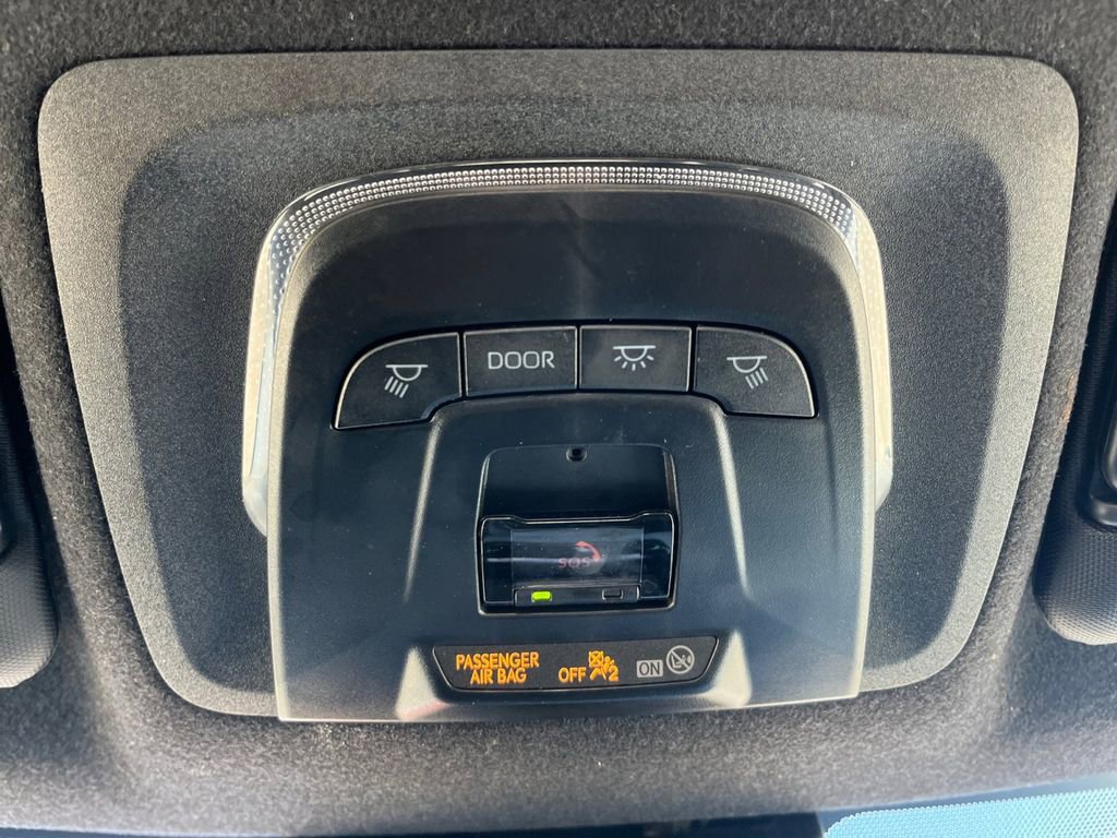 Used 2025 Toyota Corolla SE image 7