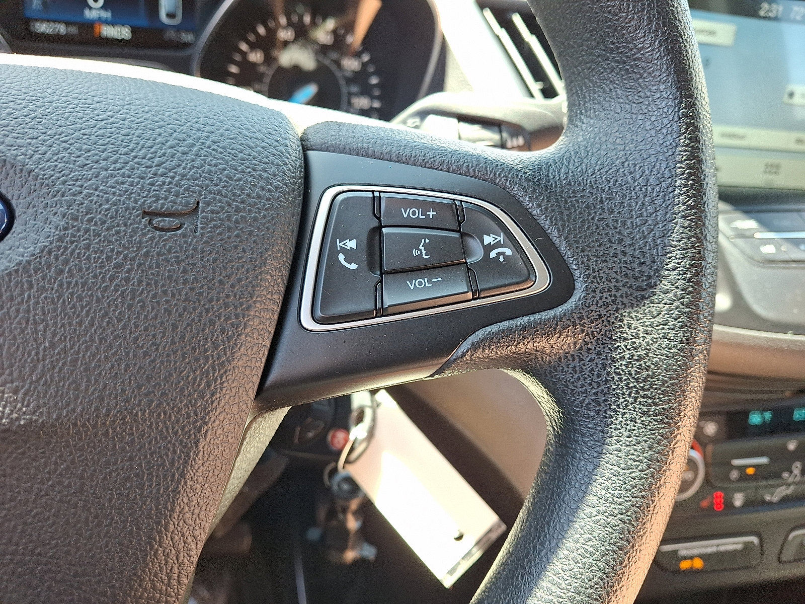 Used 2018 Ford Escape SE w/ SE Sync 3 Package AWD/4WD image 22
