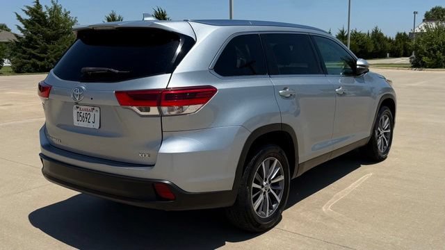 Used 2019 Toyota Highlander XLE FWD image 10
