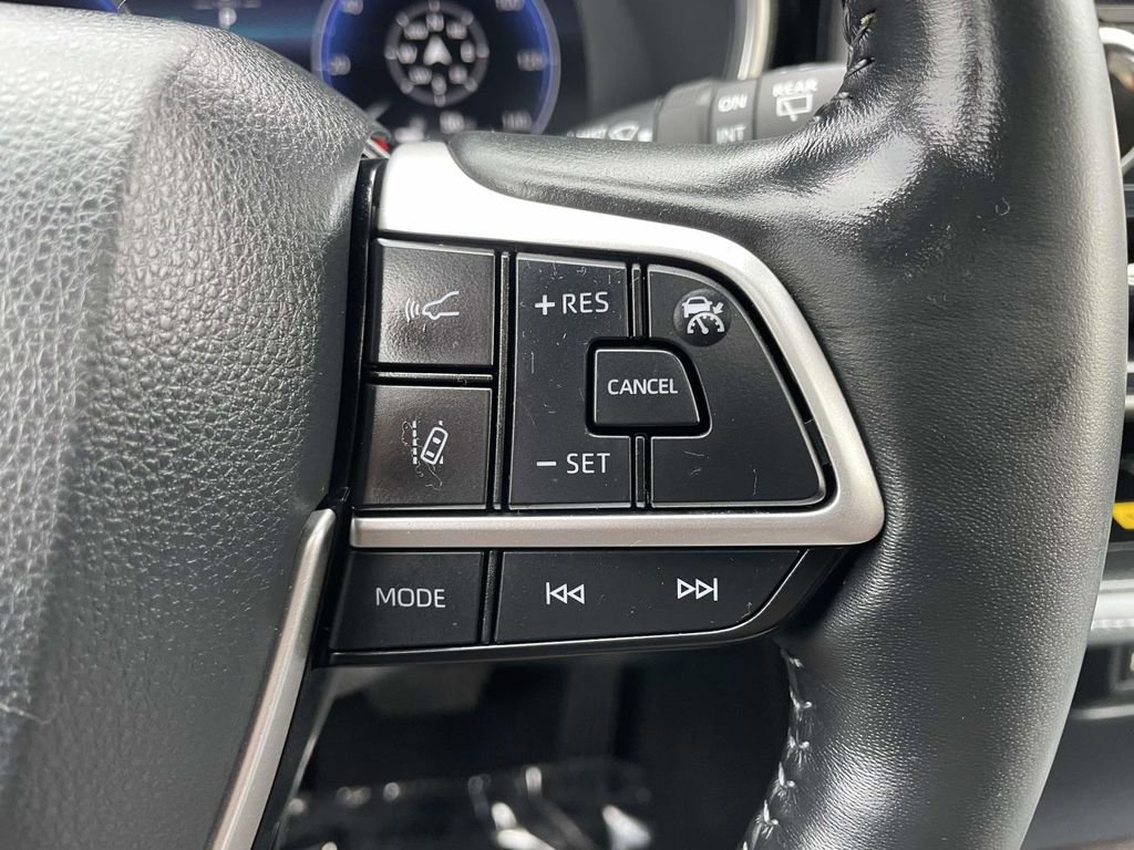 Used 2023 Toyota Highlander Limited image 37