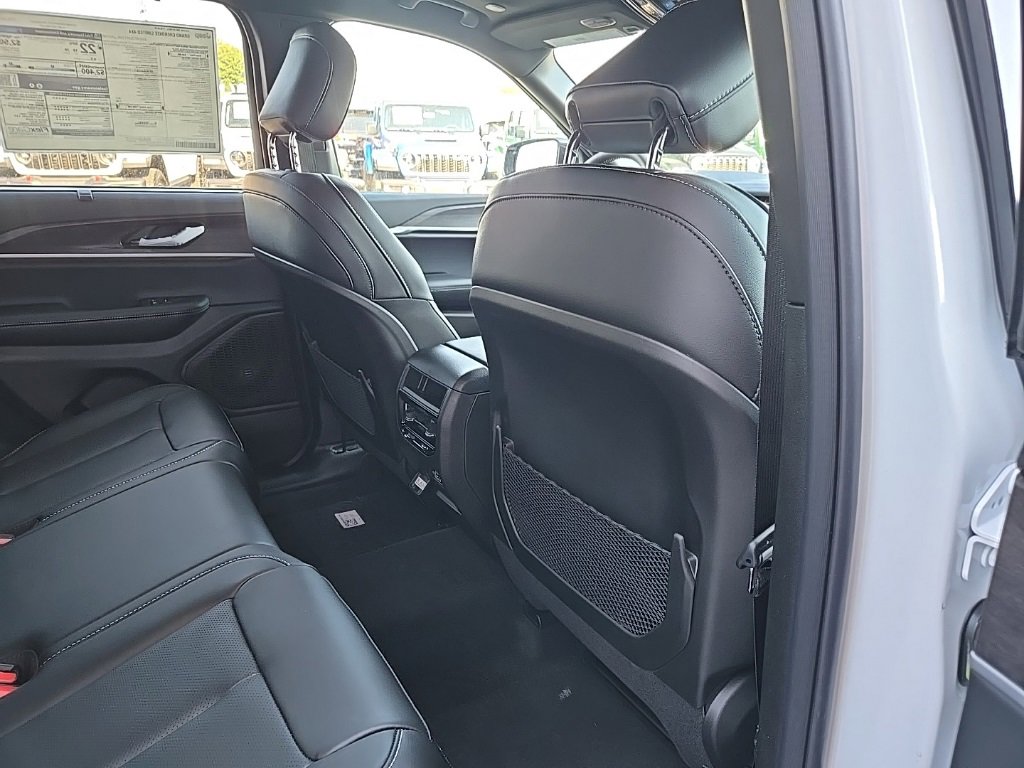 New 2025 Jeep Grand Cherokee Limited w/ Luxury Tech Group II image 84