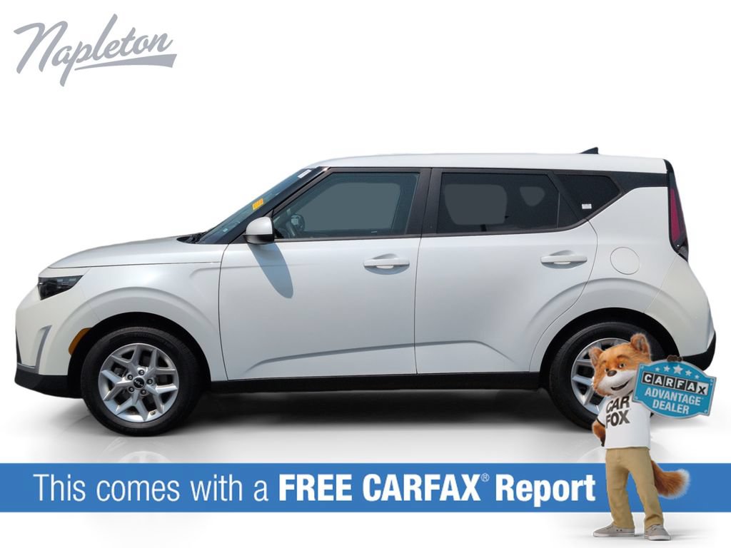 Used 2024 Kia Soul LX w/ Option Group 015 FWD image 2