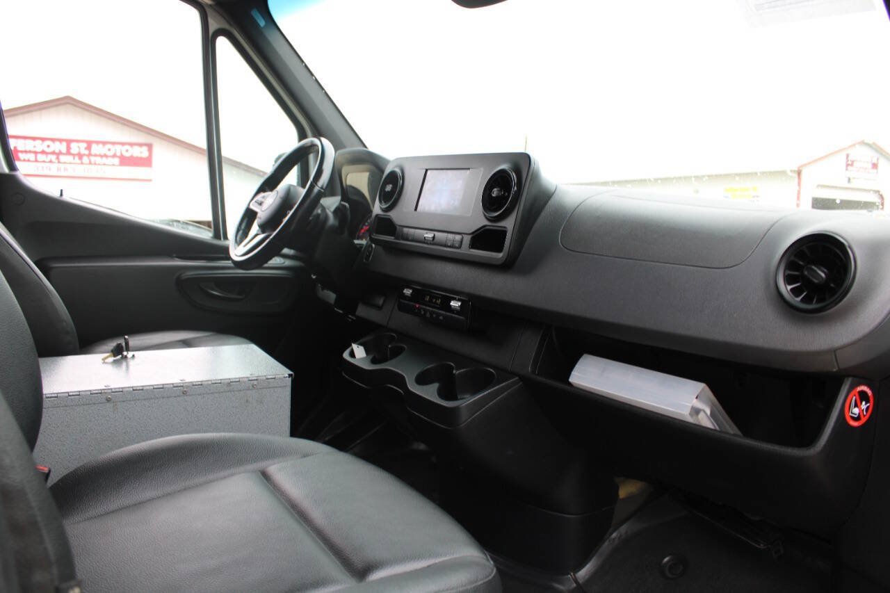 Used 2021 Freightliner Sprinter 2500 RWD image 10