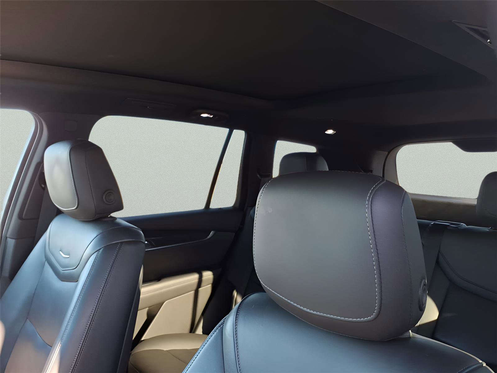 Used 2023 Cadillac XT6 Premium Luxury image 18
