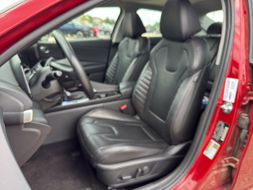 Used 2025 Hyundai Elantra Limited FWD image 12