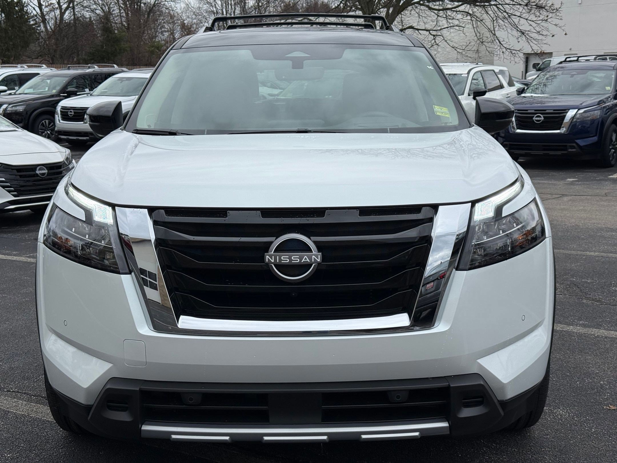 New 2025 Nissan Pathfinder Platinum image 5