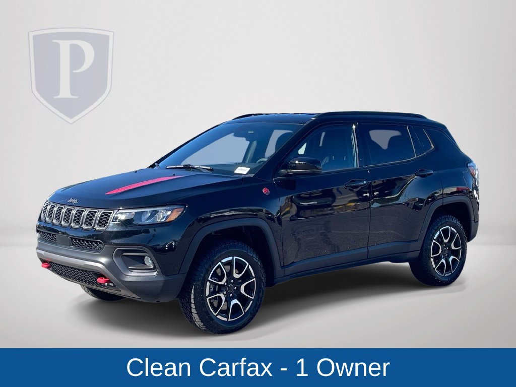 Used 2025 Jeep Compass Trailhawk AWD/4WD image 5
