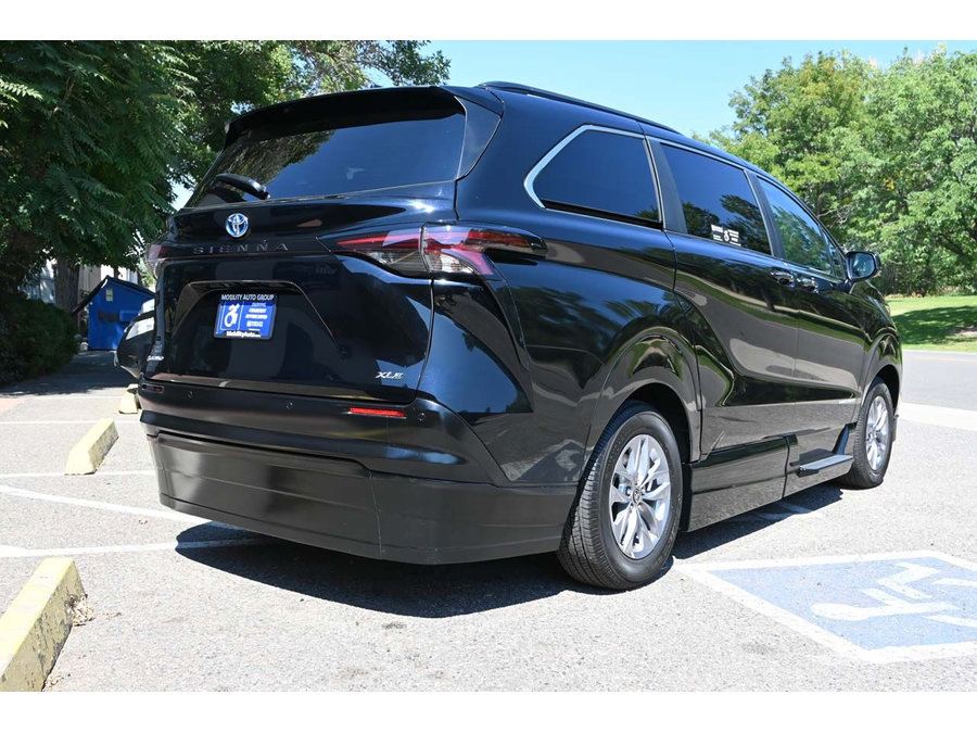New 2025 Toyota Sienna XLE w/ XLE Plus Package AWD/4WD image 6