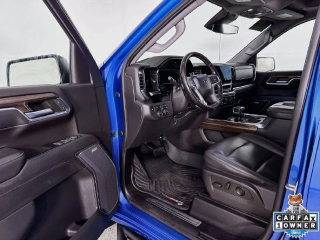 Used 2022 Chevrolet Silverado 1500 LT Trail Boss w/ LT Trail Boss Premium Package AWD/4WD image 3
