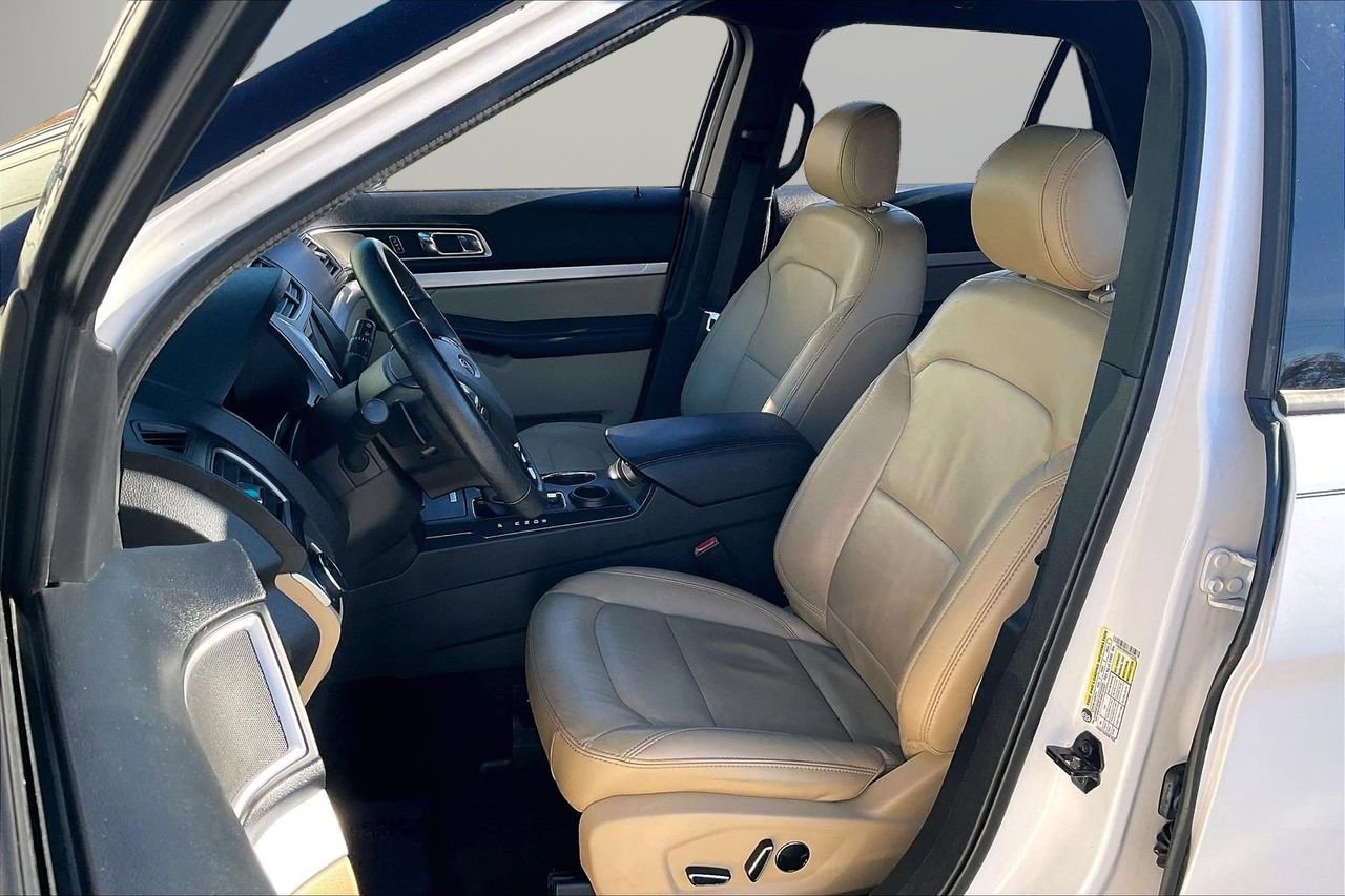 Used 2017 Ford Explorer XLT w/ Equipment Group 202A image 22