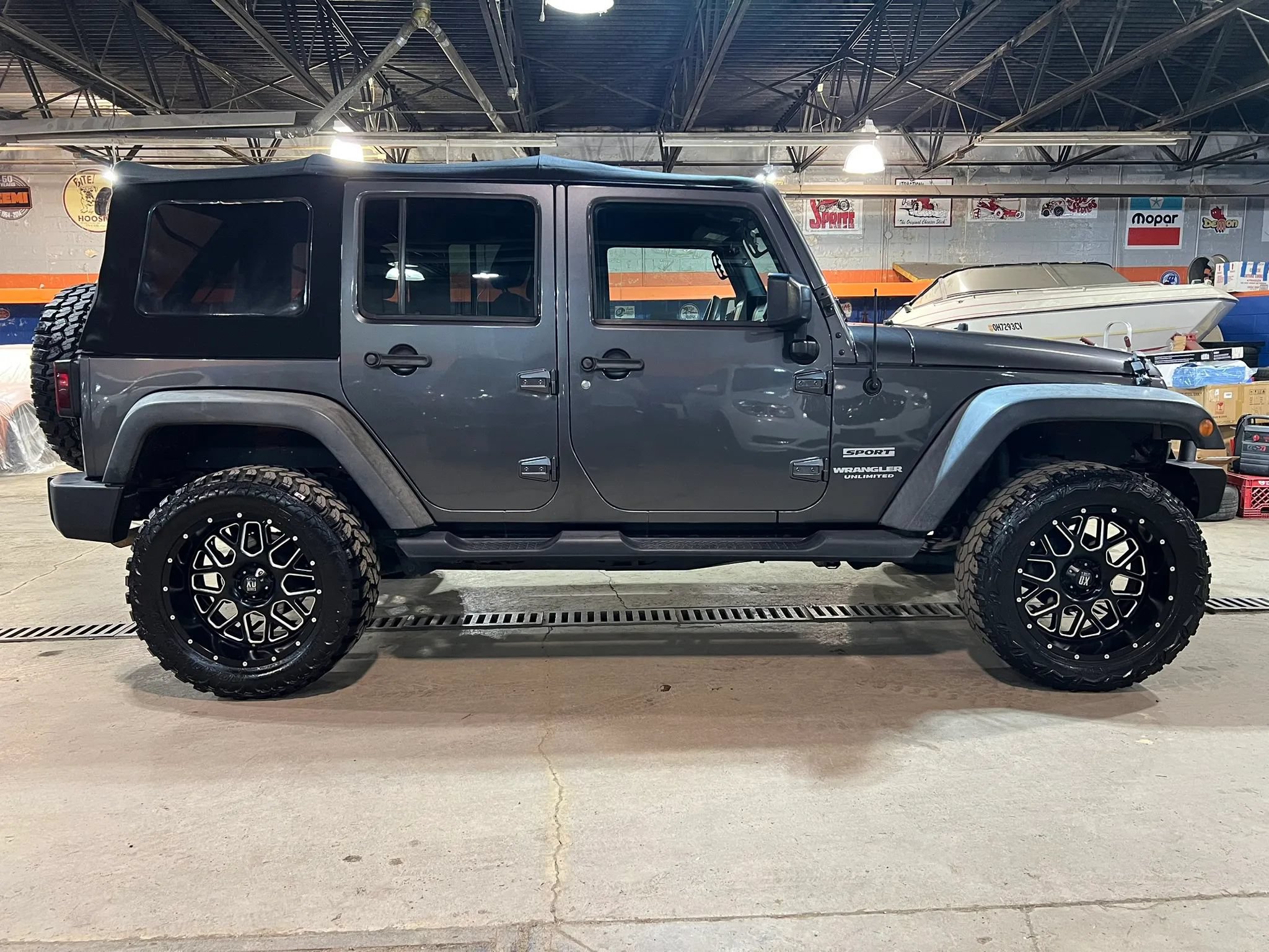 Used 2016 Jeep Wrangler Unlimited Sport AWD/4WD image 2