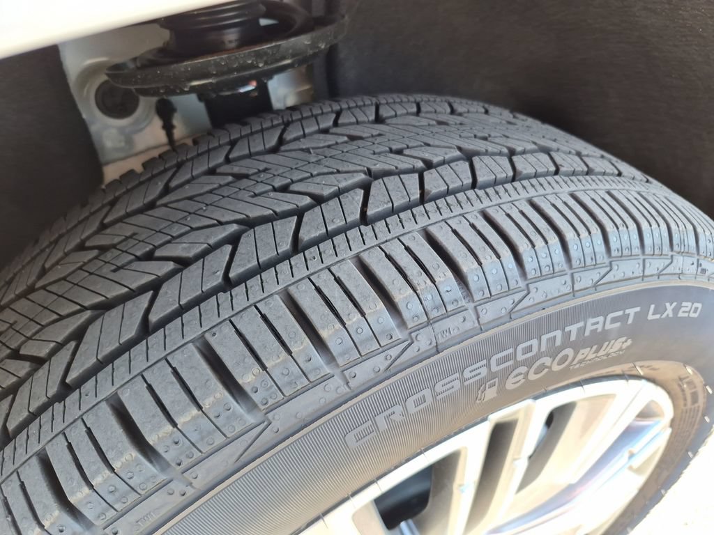 New 2027 GMC Acadia Denali w/ LPO, Floor Liner Package FWD image 15