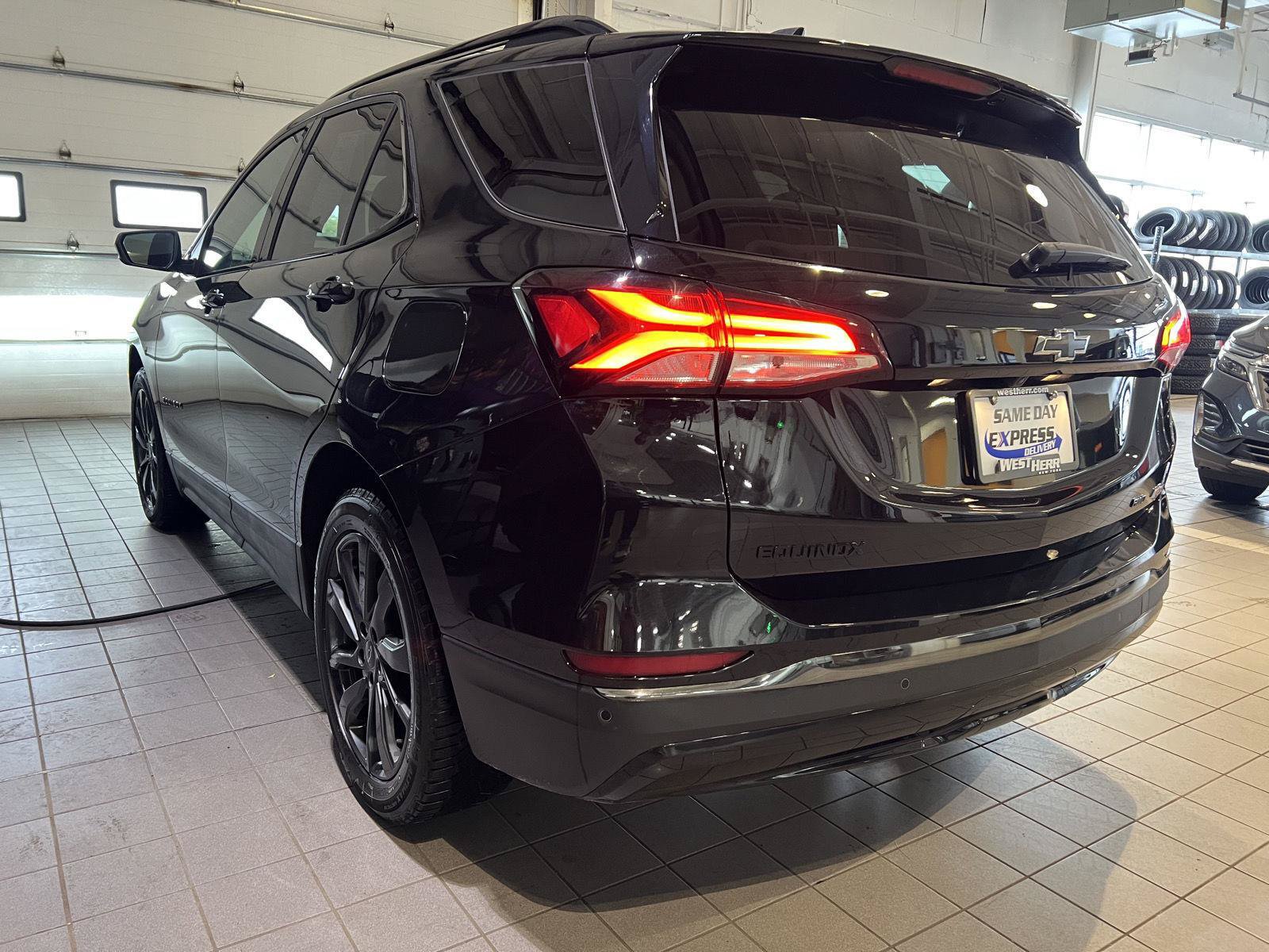 Used 2022 Chevrolet Equinox RS AWD/4WD image 5