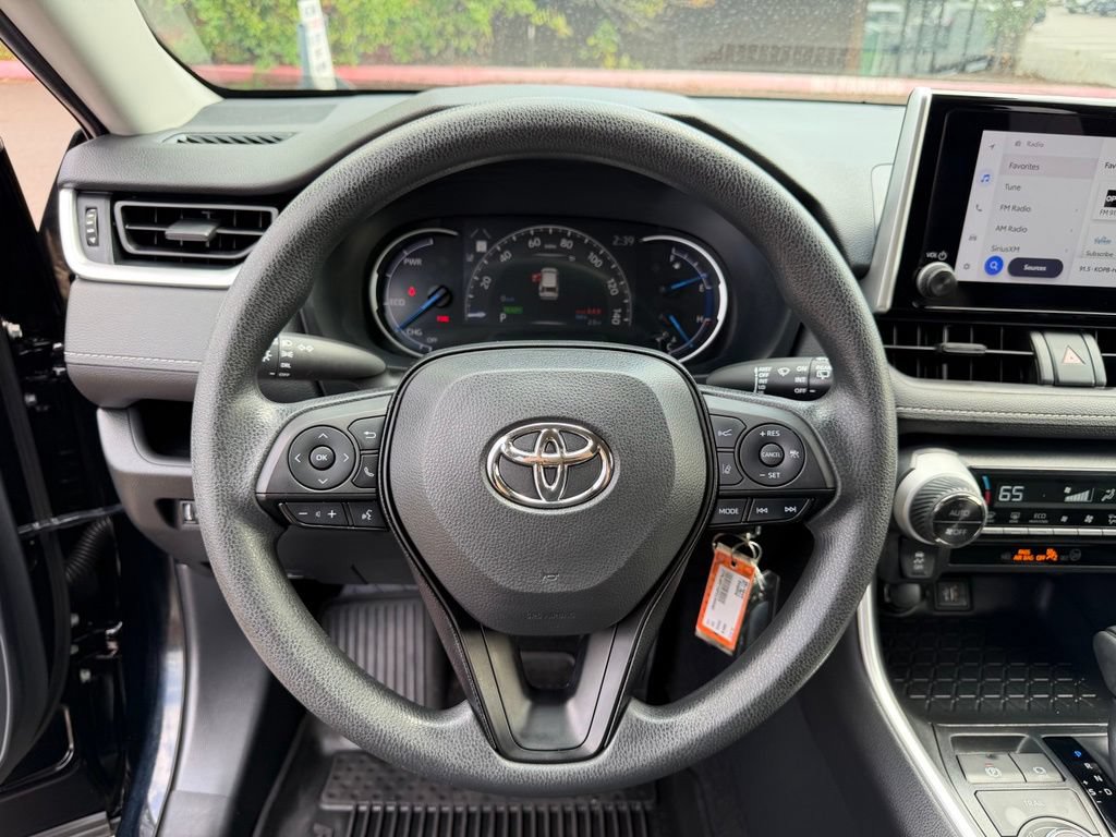 Used 2023 Toyota RAV4 LE AWD/4WD image 18