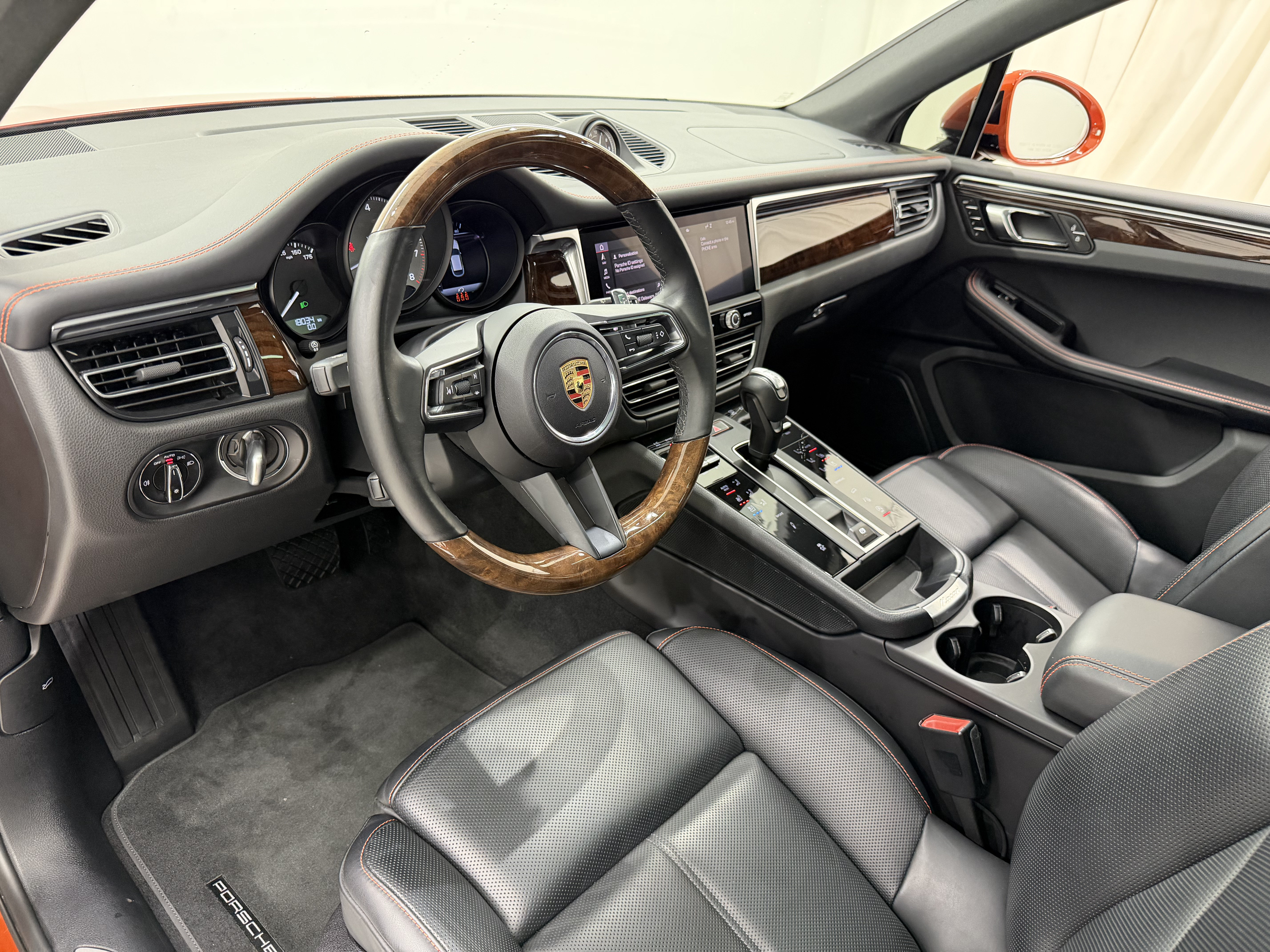 Certified 2024 Porsche Macan S AWD/4WD image 4