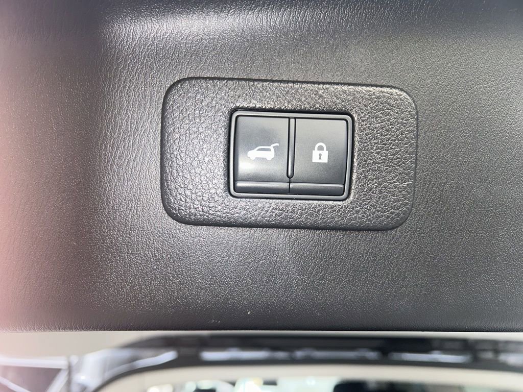 Used 2021 Nissan Armada SL w/ Captain's Chairs Package image 27