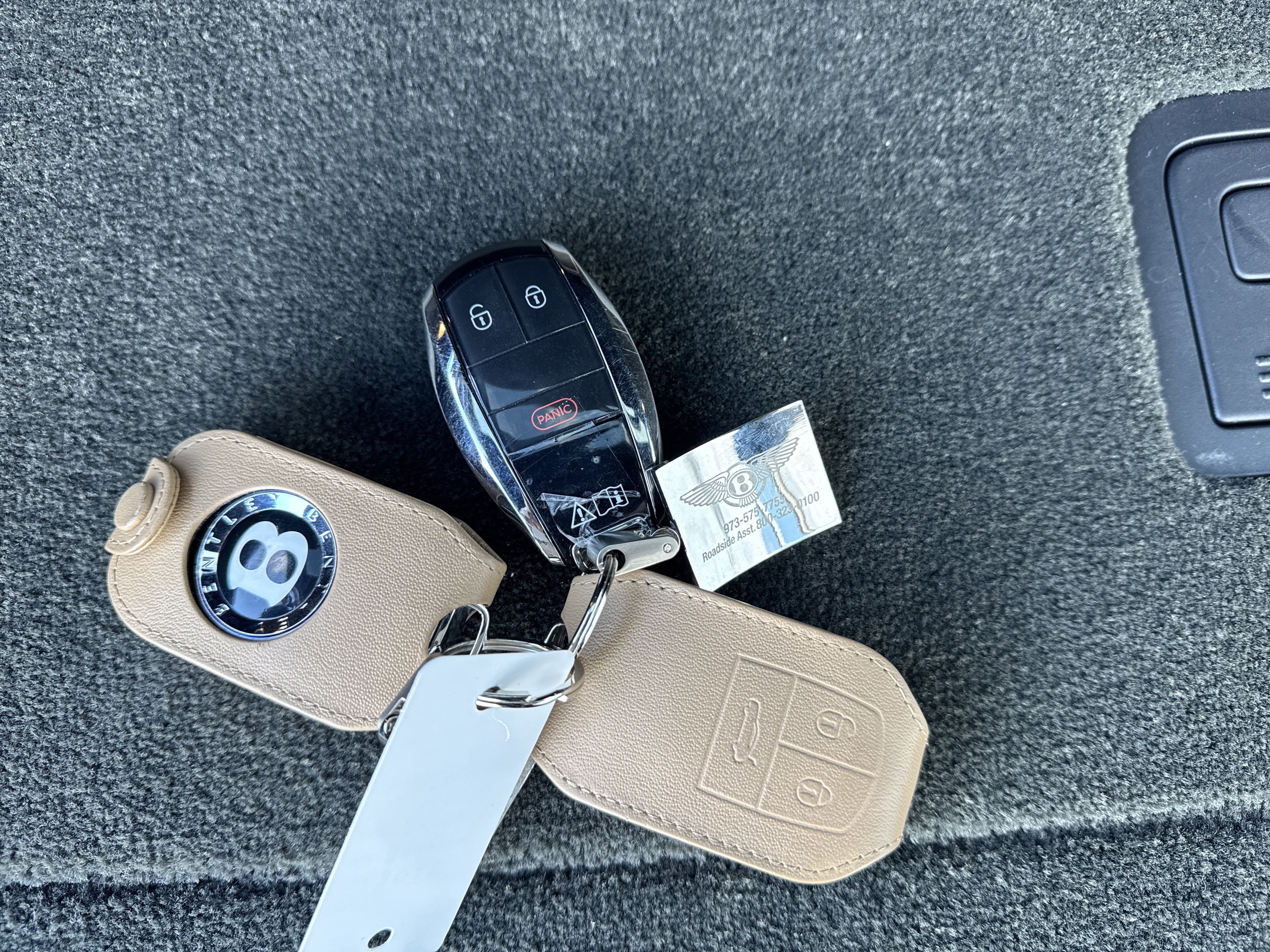 Used 2022 Bentley Bentayga V8 image 29