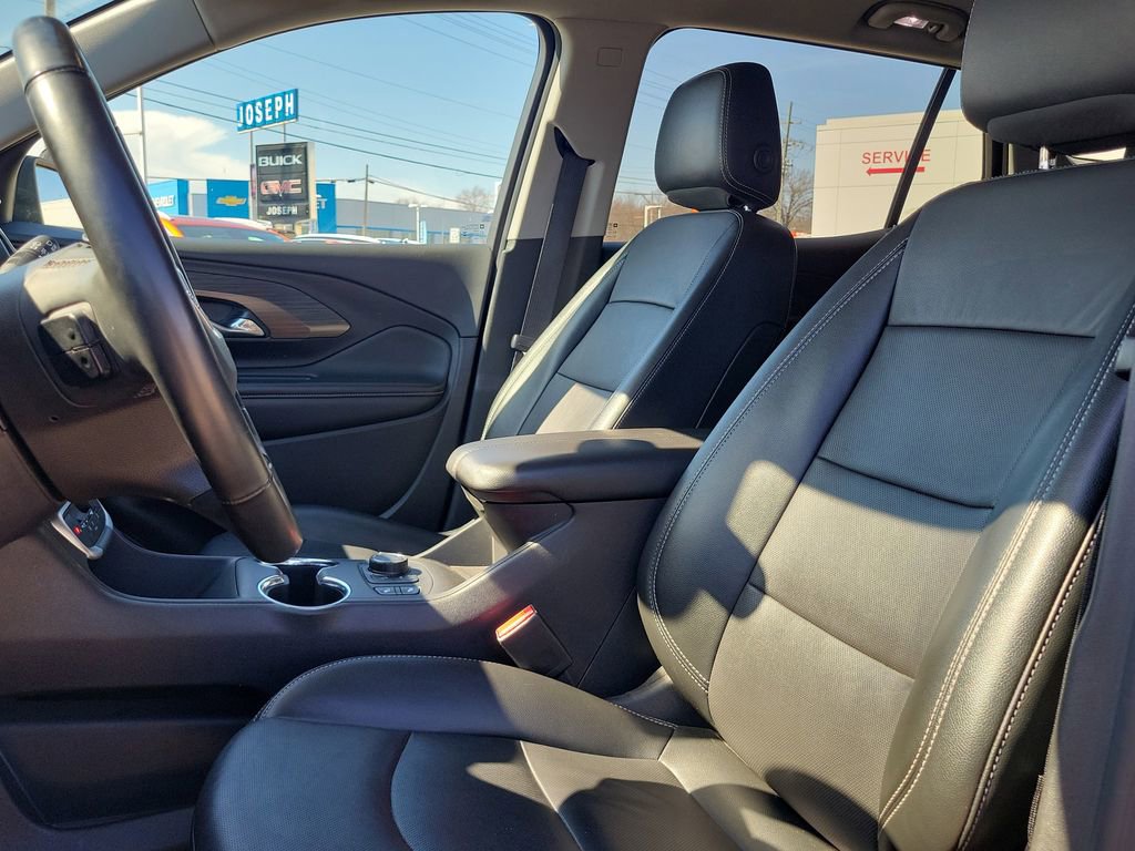 Used 2024 GMC Terrain SLT image 17
