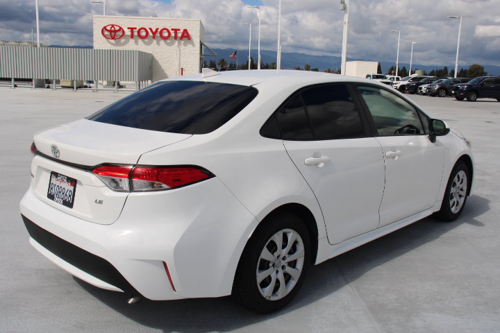Certified 2021 Toyota Corolla LE FWD image 3