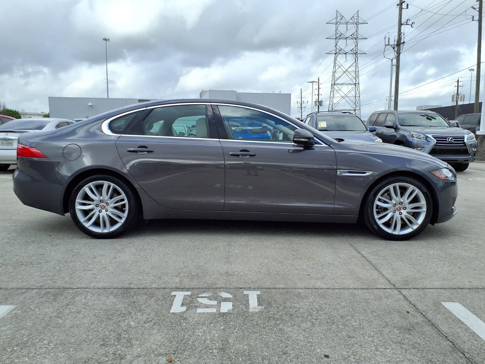 Used 2016 Jaguar XF Prestige image 25