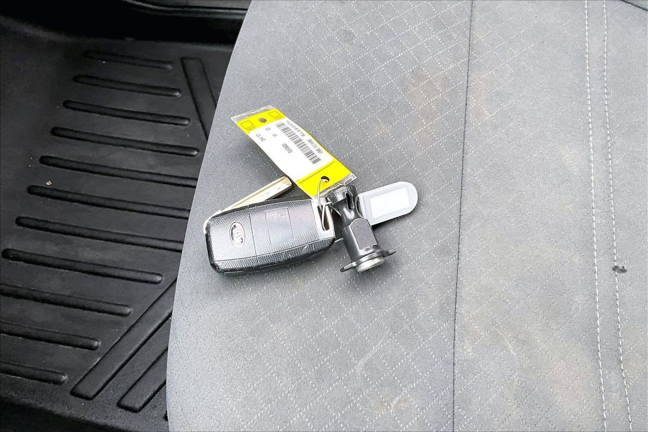 Used 2020 Kia Sorento LX image 30